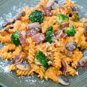 Skanūs makaronai su maskarpone ir padažu