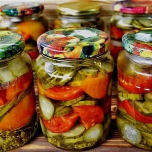 Agurkų ir pomidorų salotos žiemai