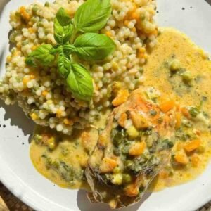 Paruošti vištienos suktinukai padaže