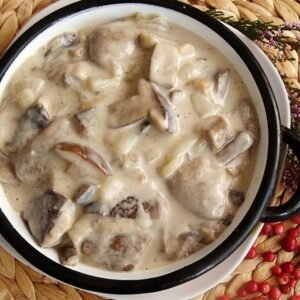 Paruošti baravykai su grietinėlės padažu