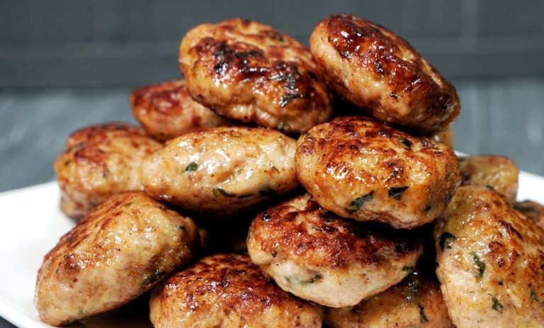 Sultingi ir purūs vištienos kotletai – užteks visai savaitei! Paruošti sultingi ir purūs vištienos kotletai