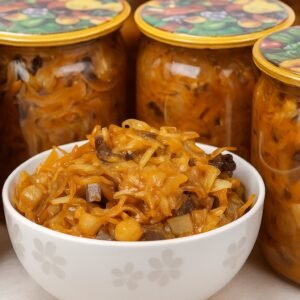 Grybų ir kopūstų solianka žiemai